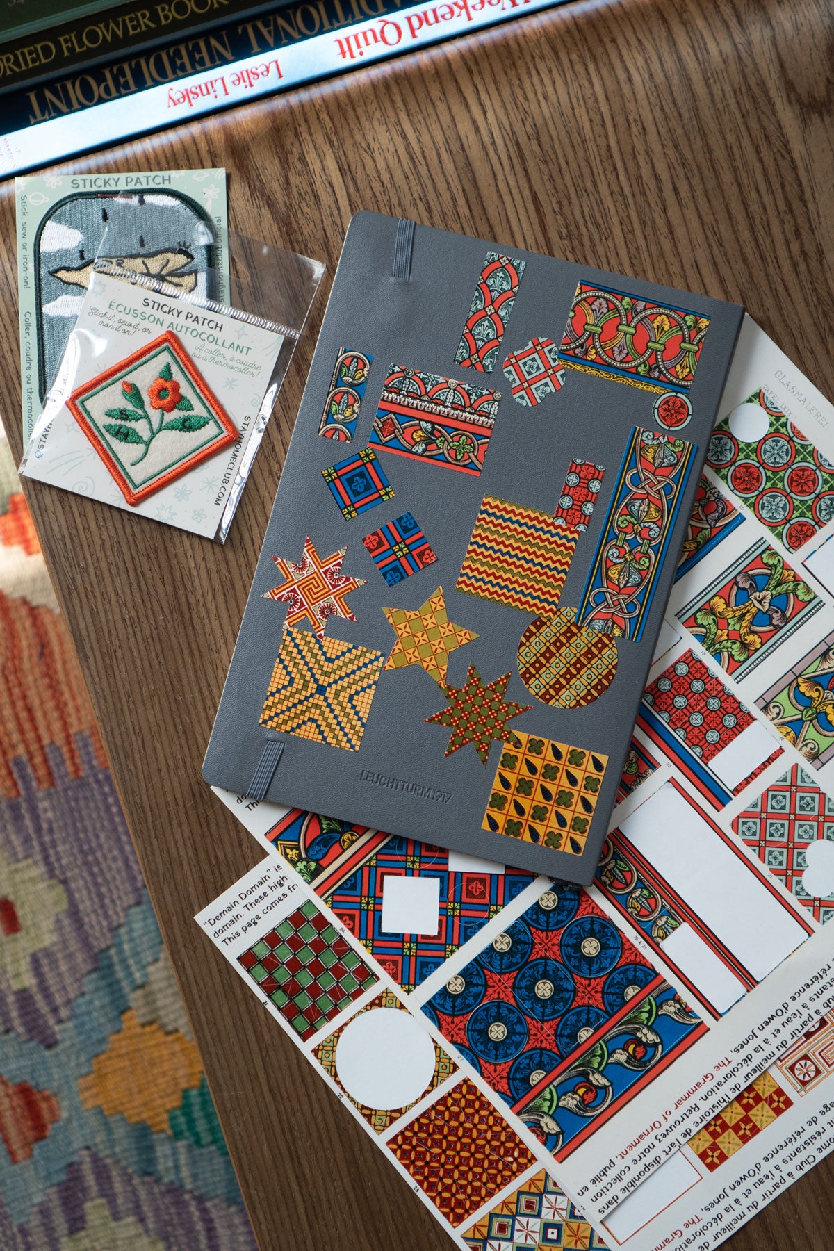 Grande Feuille D'Autocollants 'Stained Glass Ornament''