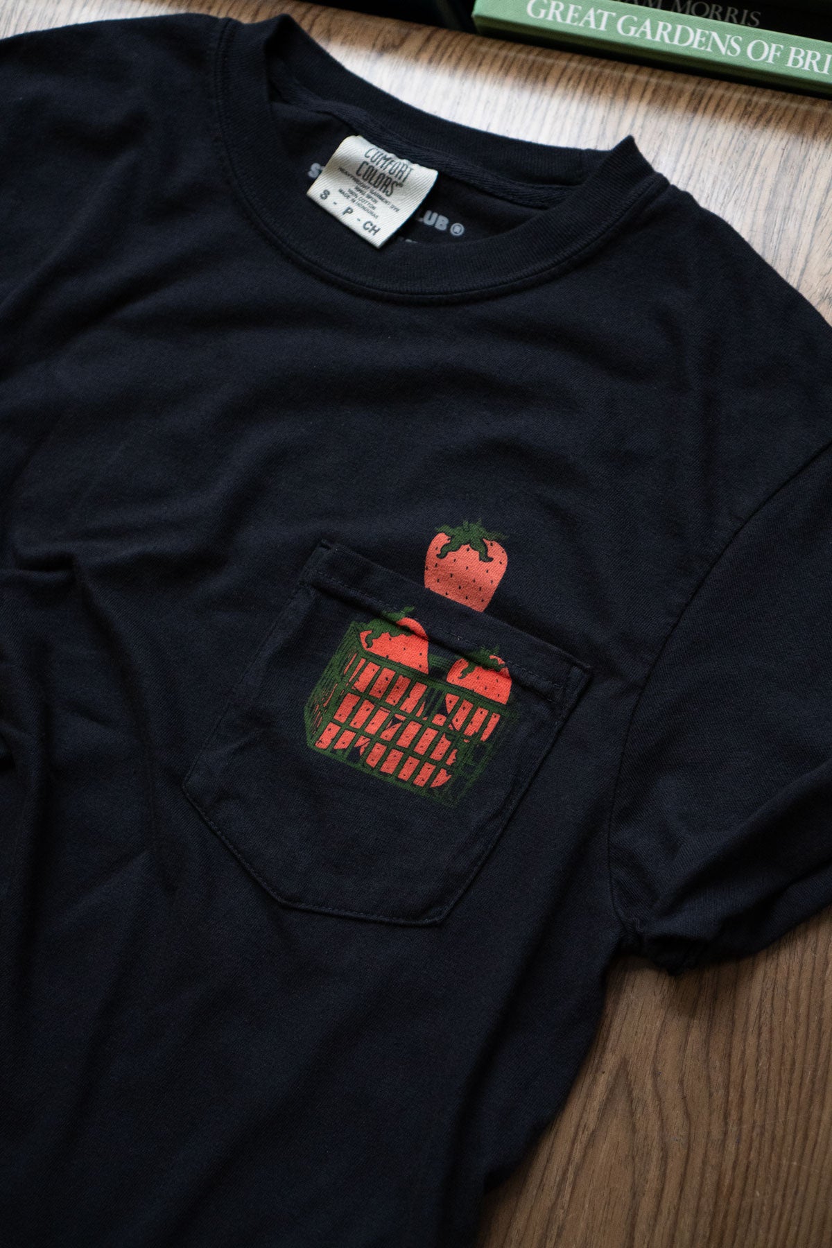 T-shirt à poche Comfort Colors® 'Berry Basket' - Noir