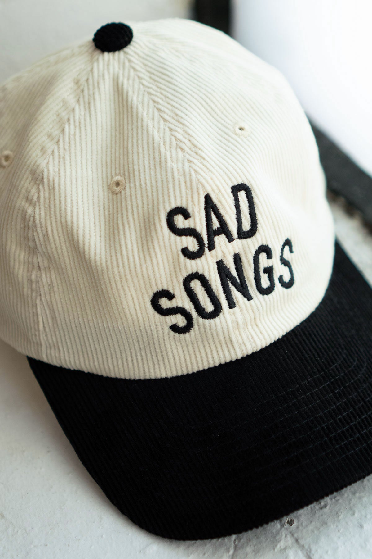 Casquette en Velours Côtelé 'Sad Songs'
