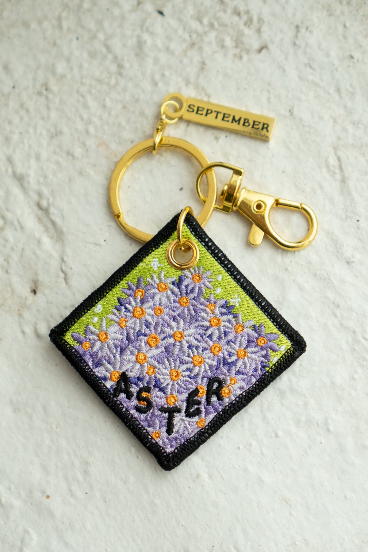 'Aster' - Porte-Clés Brodé avec fleur de naissance de septembre