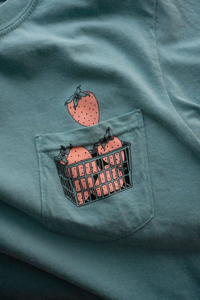 T-shirt à poche Comfort Colors® - 'Berry Basket' (Bleu-vert)