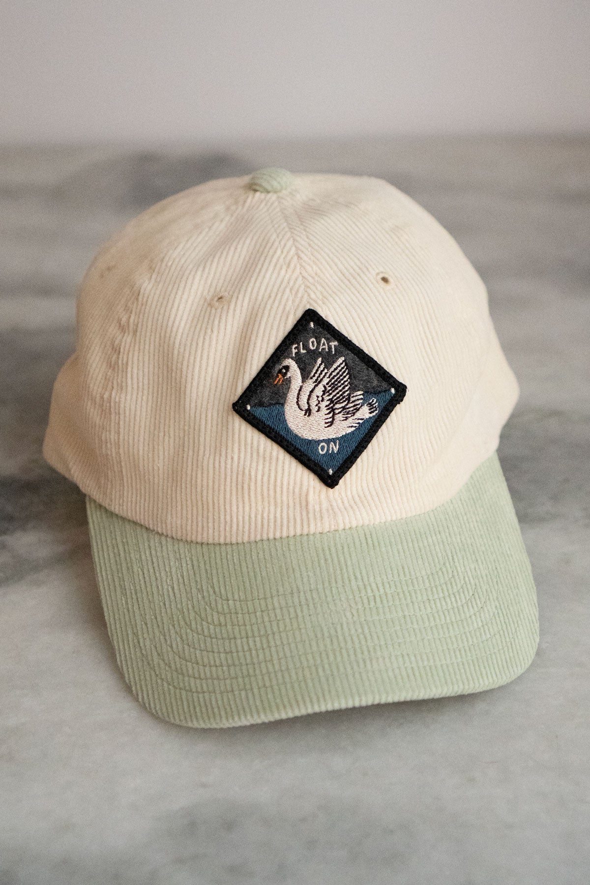 Patch Collant en Feutre 'Float On'