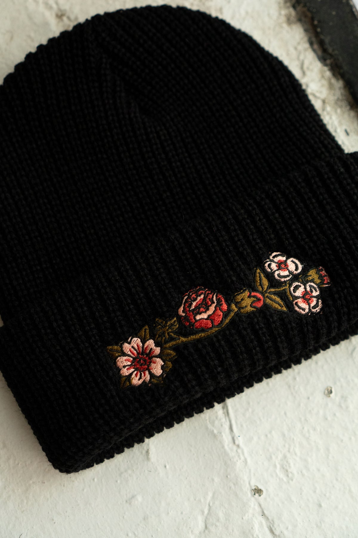 Flower Chain Shaker Stitch Beanie | Coal