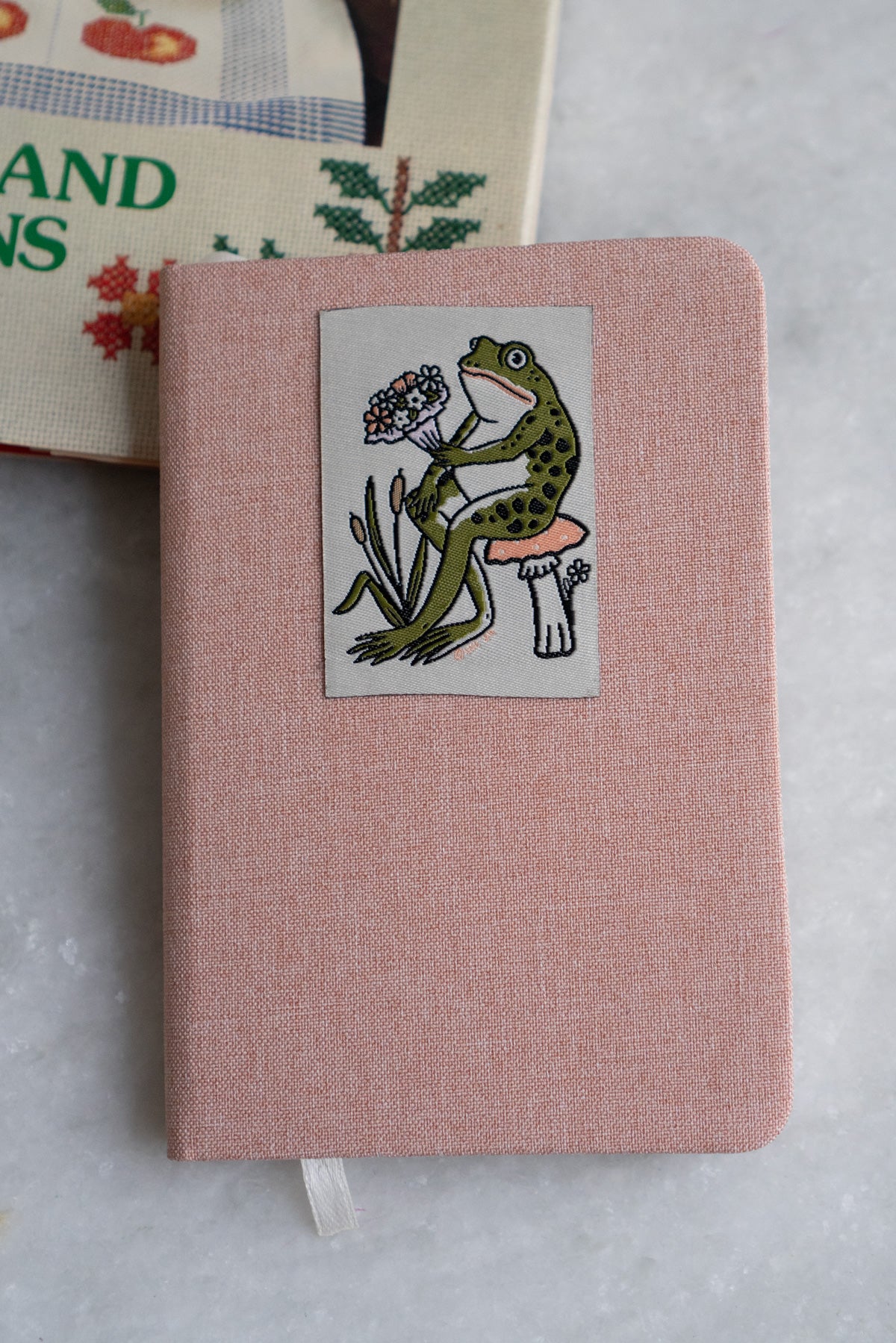 Patch Tissé Collant 'Froggy Bouquet'