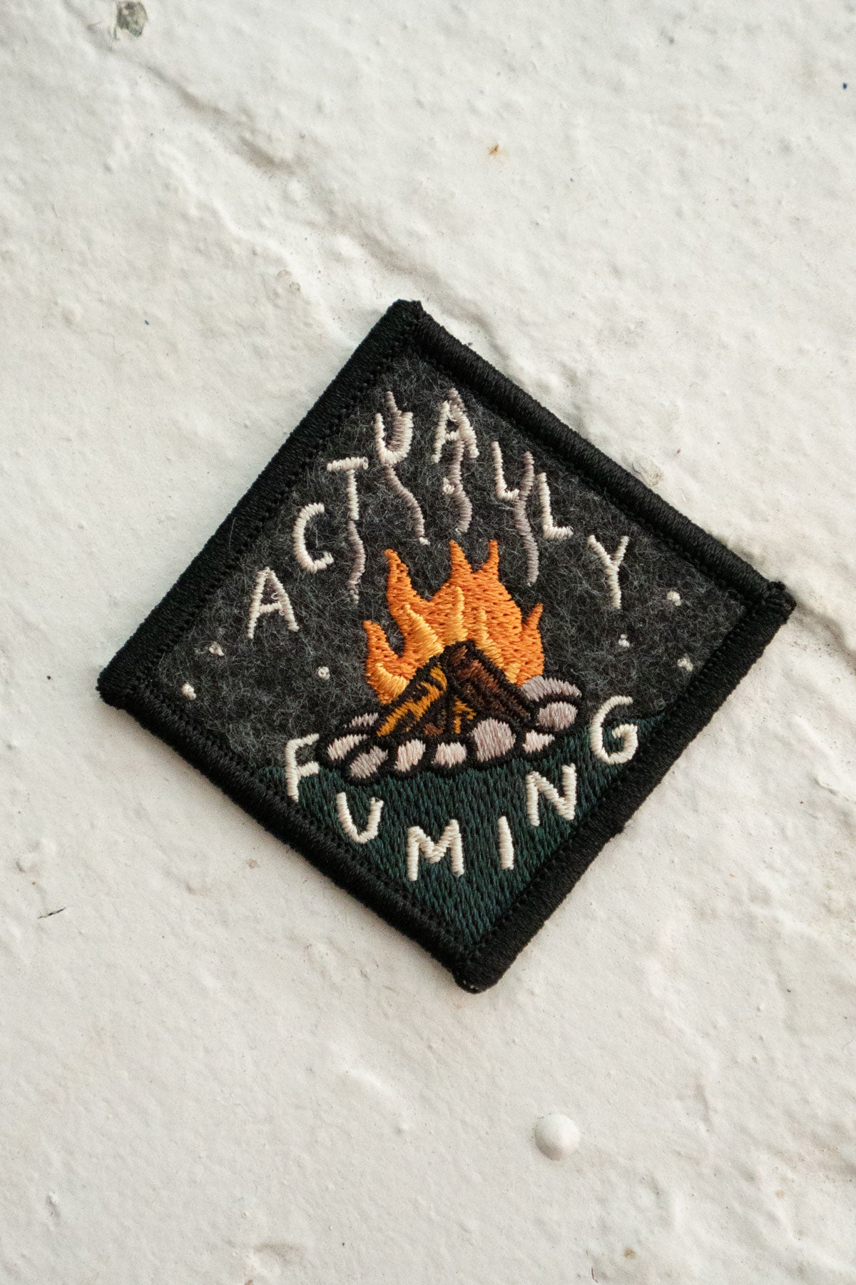Patch Collant en Feutre 'Actually Fuming'