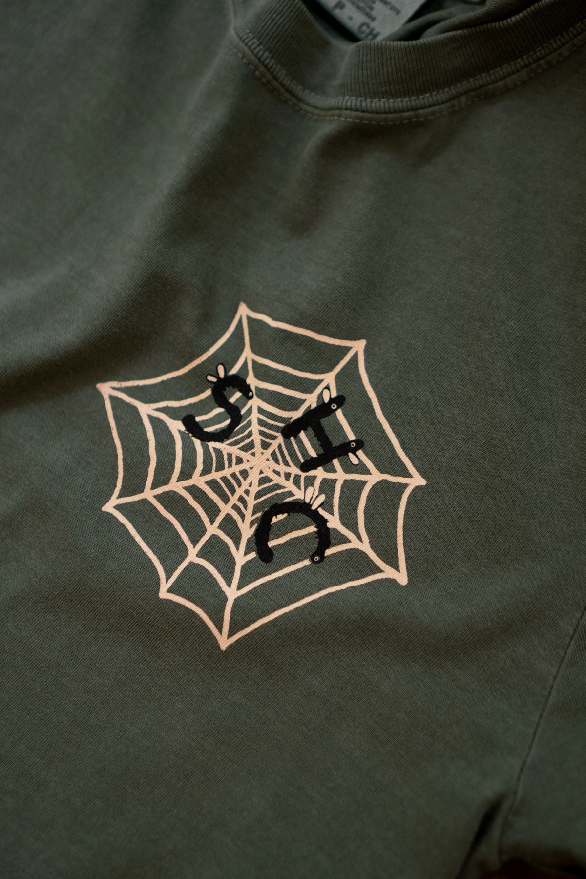 T-Shirt 'Hanging by a Thread'