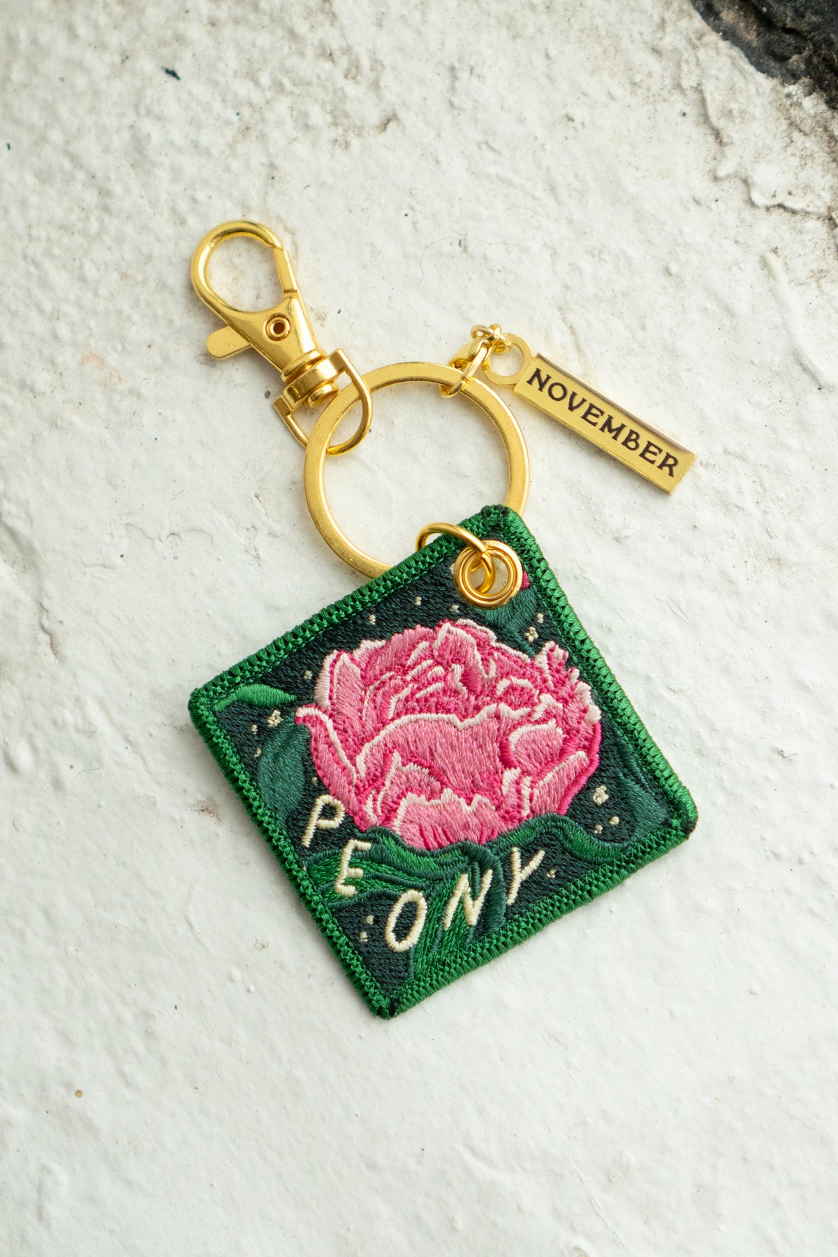 'Peony' - Porte-Clés Brodé avec fleur de naissance de novembre