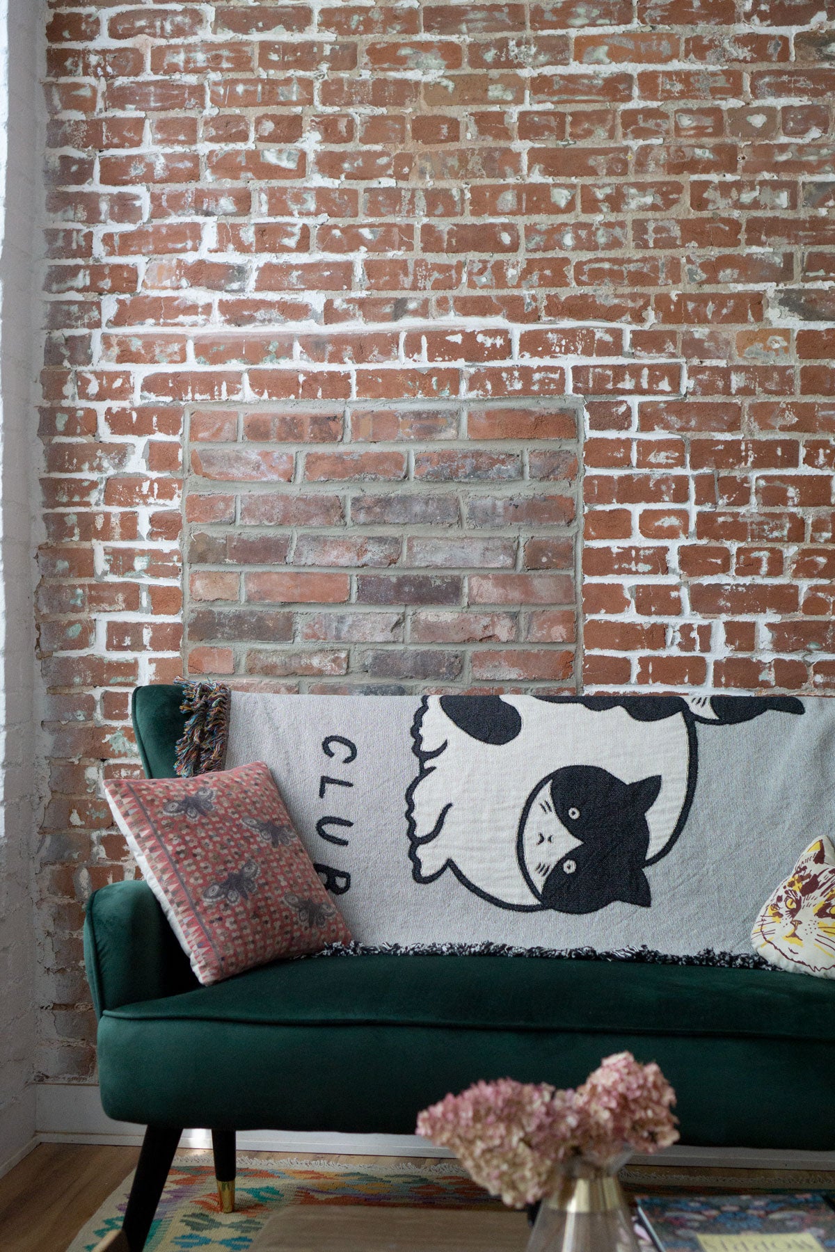 Jeté "Tuxedo Cats"