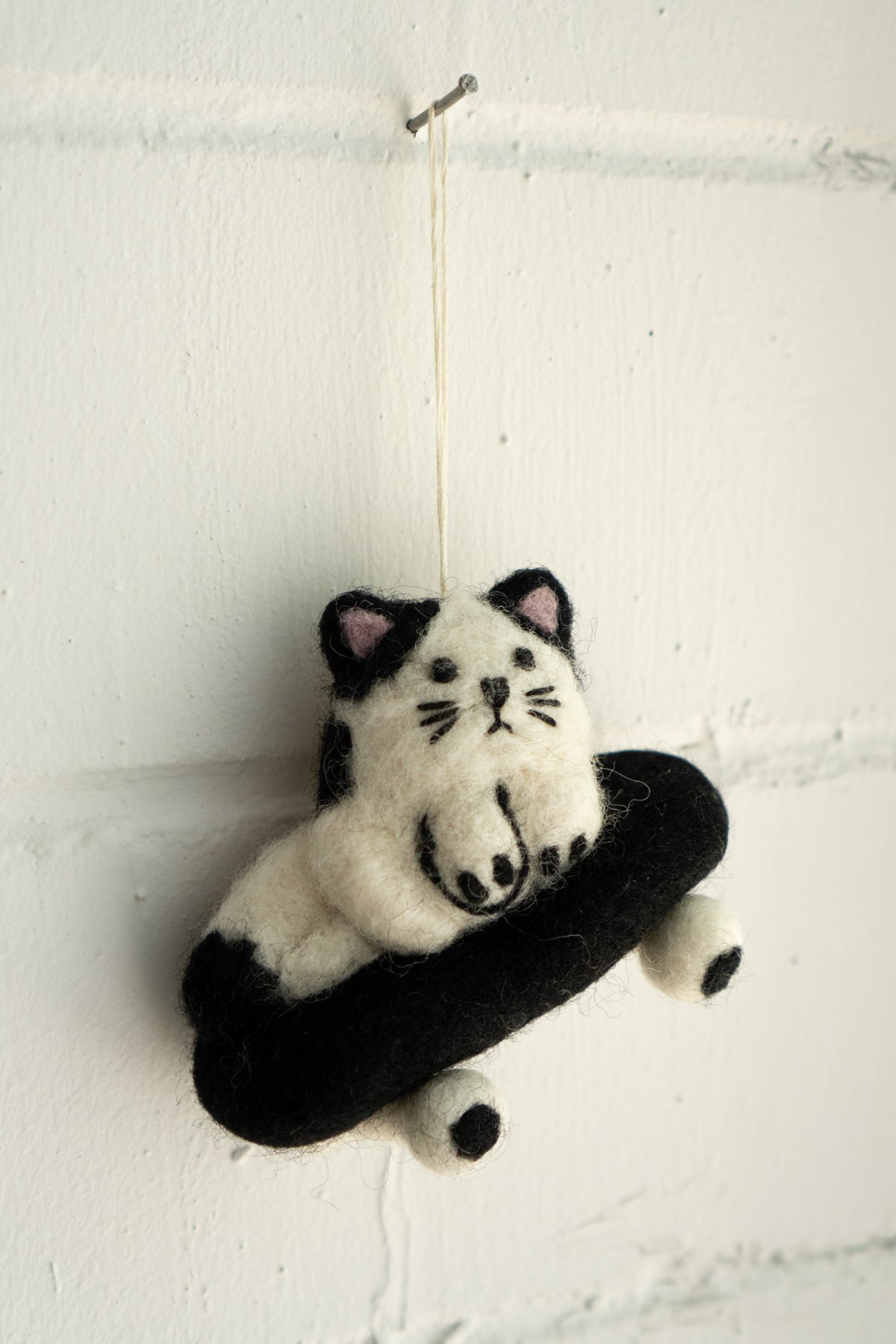 Sk8 Cat - Felted Wool Ornament