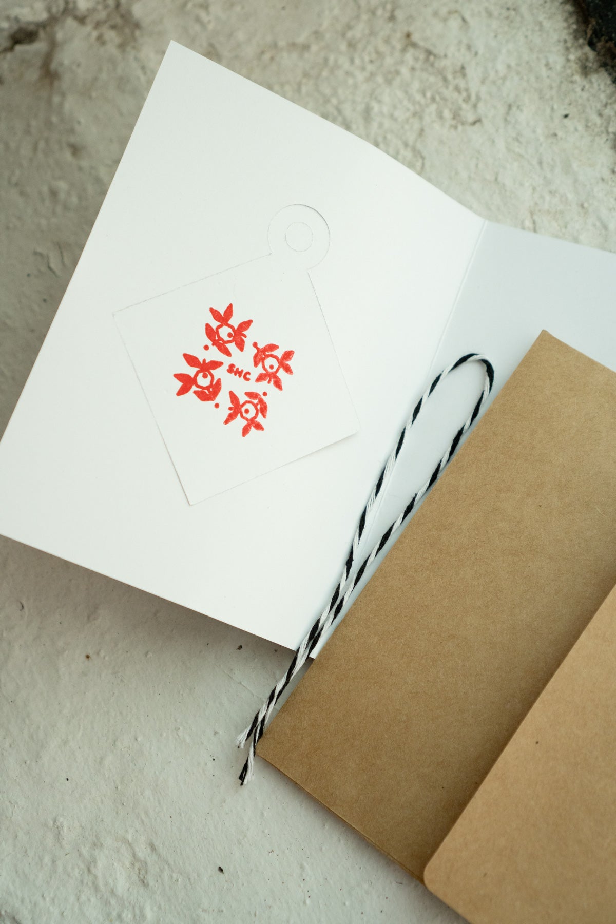 'Spooky Season's Greetings' - Carte avec Décoration à Détacher