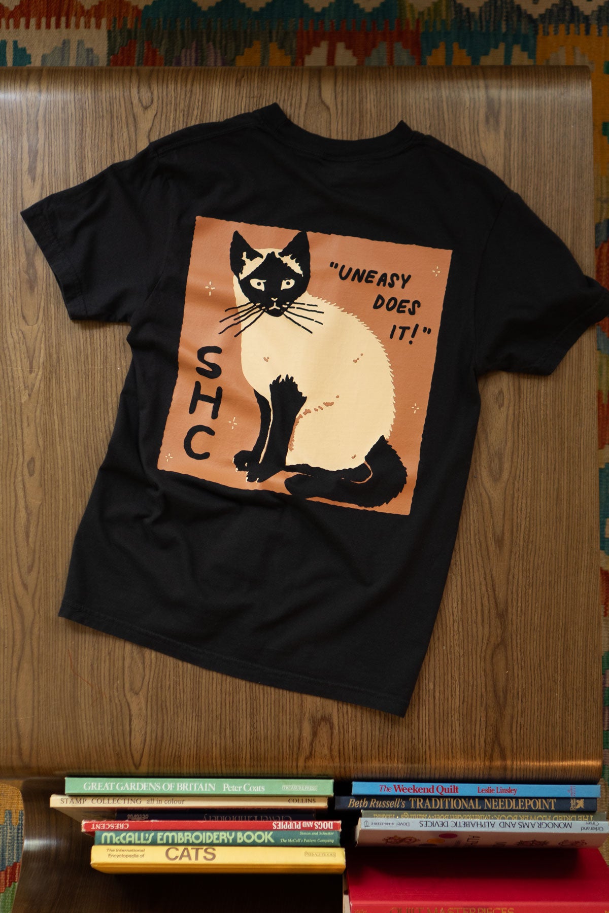T-Shirt 'Uneasy Does It (Siamese)'