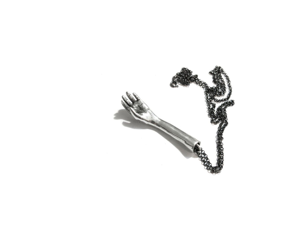 Collier 'Severed Arm'