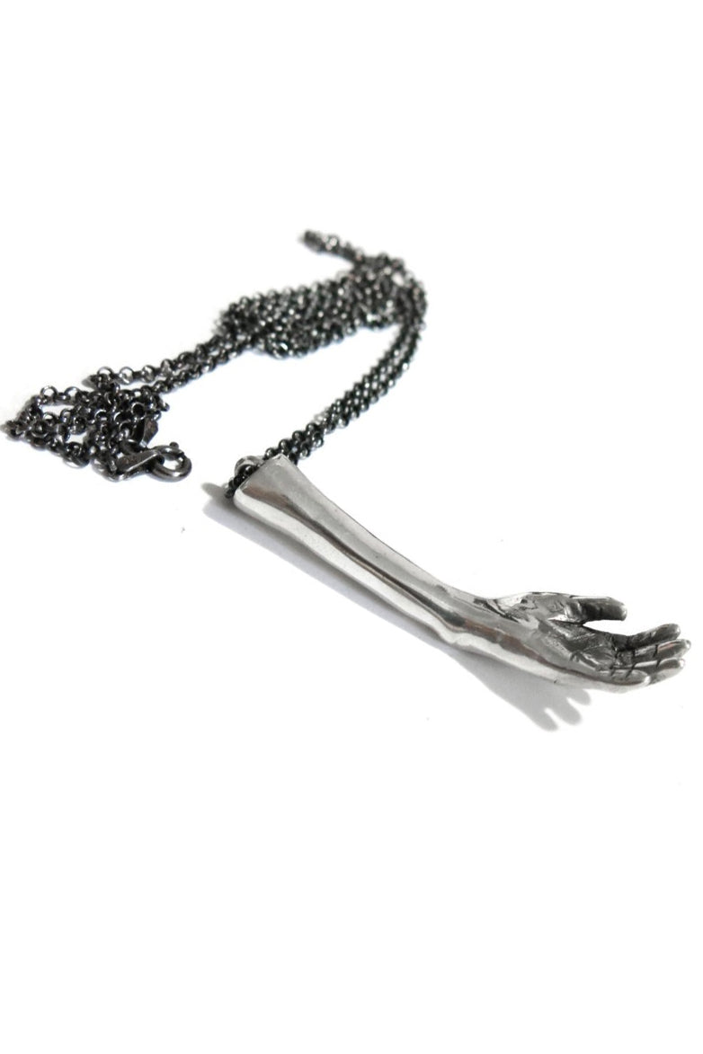 Collier 'Severed Arm'